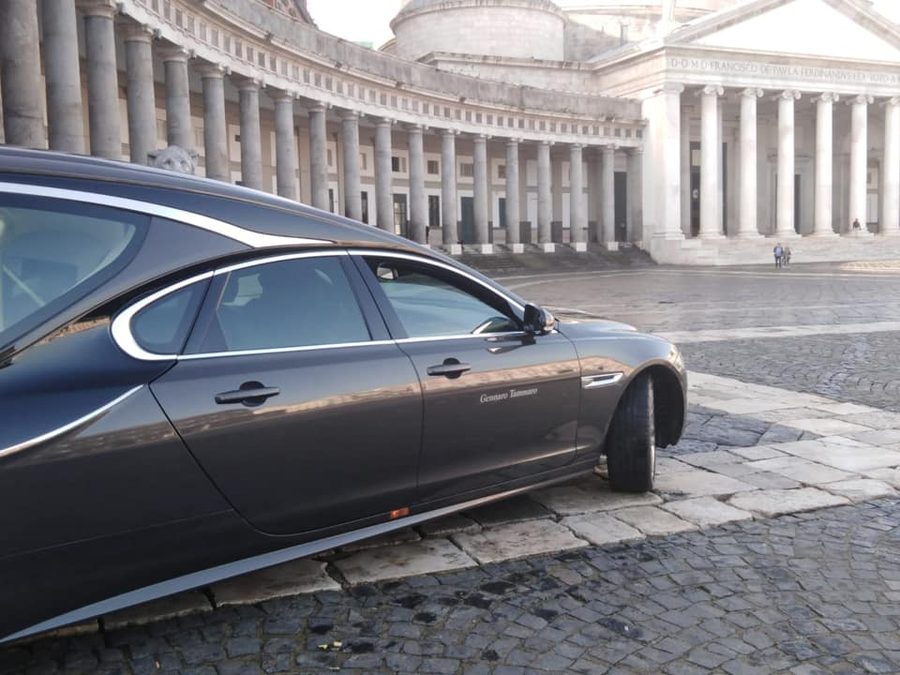 Carro funebre Gennaro Tammaro davanti alla Basilica di San Francesco di Paola, Napoli