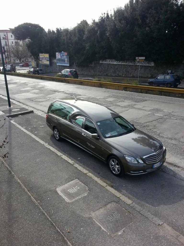 Auto funebre Gennaro Tammaro presso la Scuola Napoletana di Cremazione